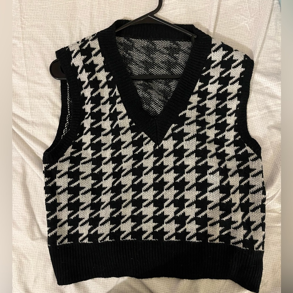 Black and White patterned Sweat Vest